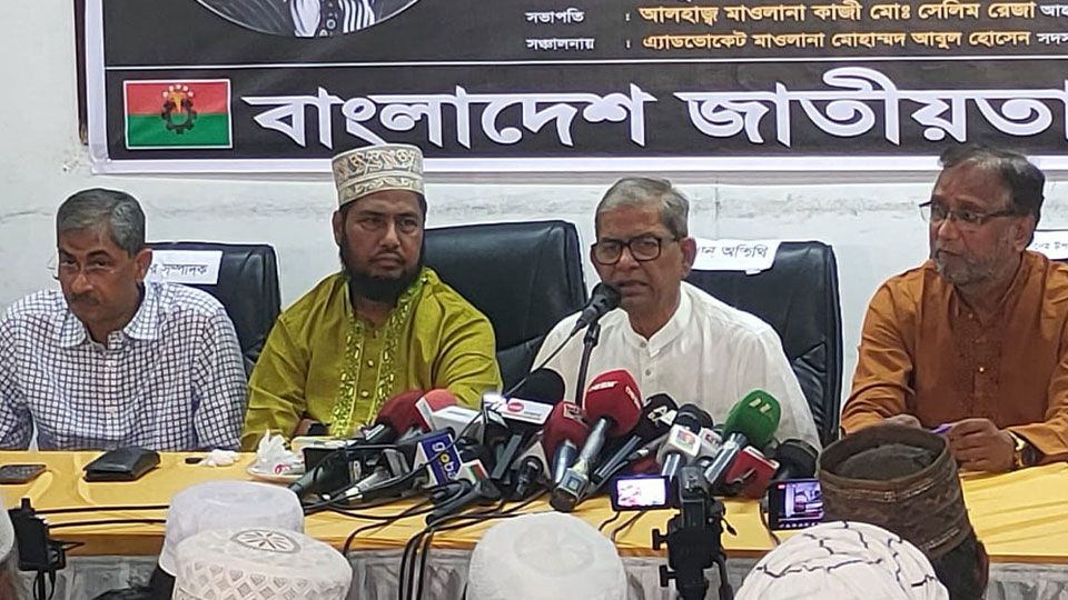 প্রেস ক্লাবে জাতীয়তাবাদী উলামা দল আয়োজিত আলোচনা সভায় মির্জা ফখরুল ইসলাম আলমগীর। ছবি : সকাল সন্ধ্যা