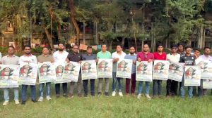 এবার ৭ নভেম্বর উদযাপনে প্রকাশিত পোস্টার নিয়ে ছাত্রদলের নেতা-কর্মীরা।