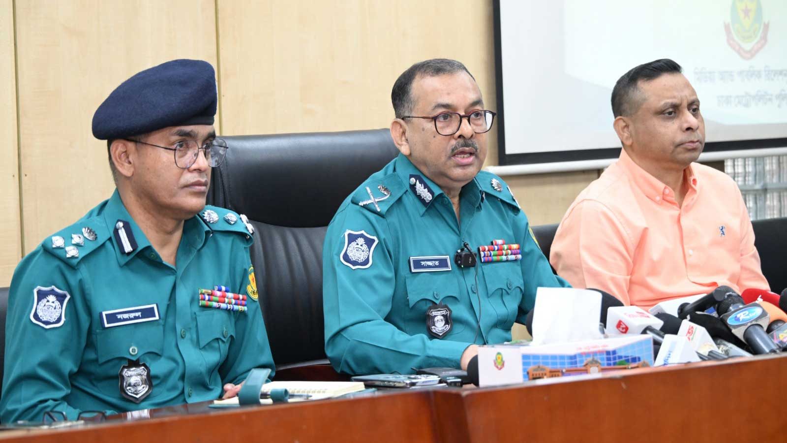 সংবাদ সম্মেলনে ডিএমপি কমিশনার শেখ মো. সাজ্জাত আলী।