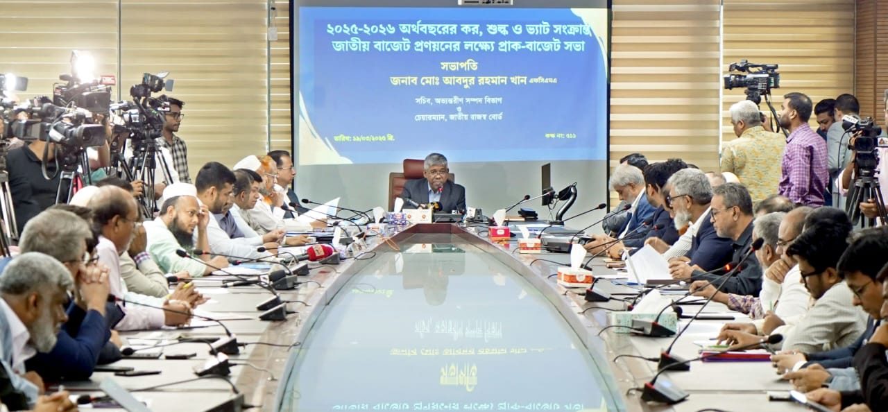 এনবিআরের প্রাক-বাজেট আলোচনায় সংস্থার চেয়ারম্যান মো. আবদুর রহমান খান। ছবি : এনবিআর