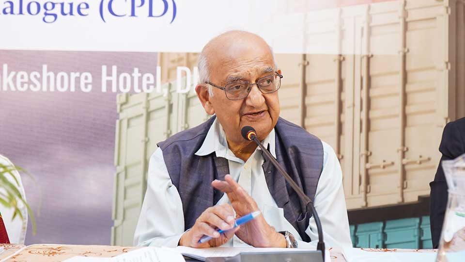 ‘ট্রাম্পের পাল্টা শুল্ক এবং বাংলাদেশের প্রভাব ও প্রতিক্রিয়া’ শীর্ষক আলোচনা সভায় বক্তব্য রাখছেন রেহমান সোবহান
