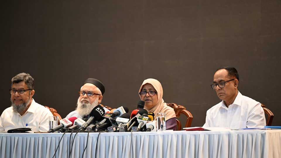 সংবাদ সম্মেলনে স্বাস্থ্য উপদেষ্টা নূরজাহান বেগম।