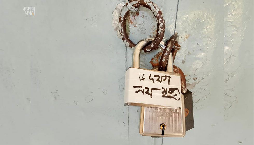 ছয় দফা দাবিতে কেন্দ্রীয় কর্মসূচির অংশ হিসেবে ঢাকা পলিটেকনিক ইনস্টিটিউটে ‘কমপ্লিট শাটডাউন’ পালন করছেন সেখানকার শিক্ষার্থীরা। ছবি : হারুন-অর-রশীদ