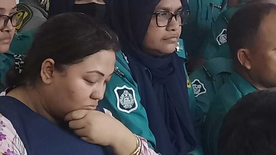 আদালতে মমতাজ বেগম। ছবি : সকাল সন্ধ্যা