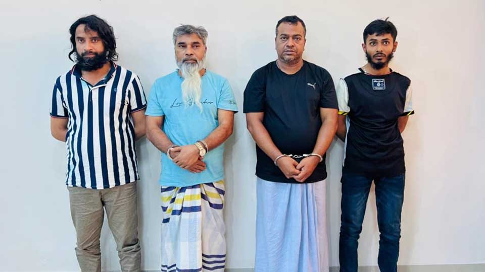 বাম দিক থেকে শ্যুটার আরাফাত, সুব্রত বাইন, মোল্লা মাসুদ ও শরীফ। ছবি : বাংলাদেশ সেনাবাহিনী