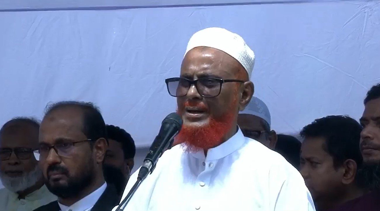 মুক্তি পাওয়ার পর শাহবাগে সমাবেশে জামায়াতে ইসলামীর নেতা এ টি এম আজহারুল ইসলাম।