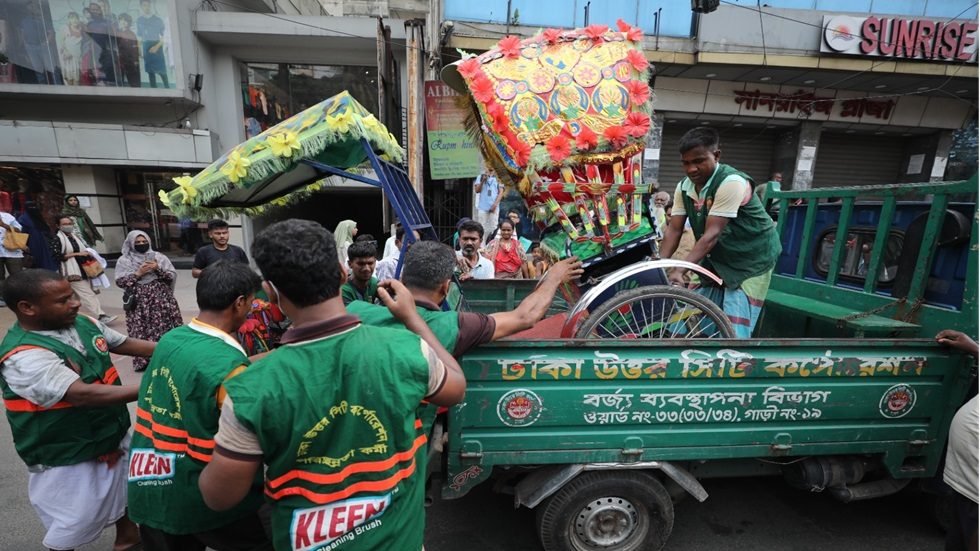 ব্যাটারিচালিত রিকশার বিরুদ্ধে কড়া অভিযান শুরু করেছে ঢাকা উত্তর সিটি করপোরেশন (ডিএনসিসি)। ছবি : হারুন-অর-রশীদ