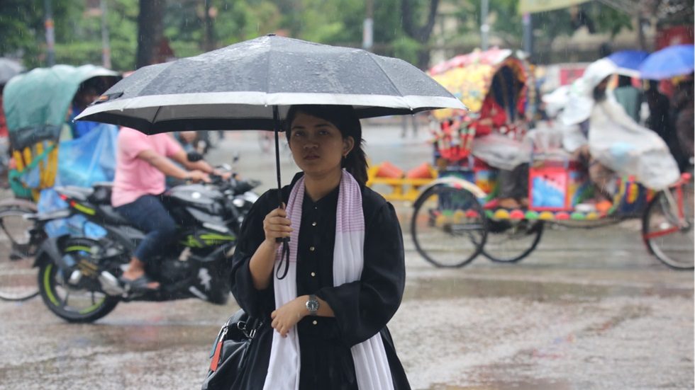 আবহাওয়া অধিদপ্তর বলছে, বৃষ্টি হওয়ার সম্ভাবনা রয়েছে আগামীকালও। ছবি : হারুন-অর-রশীদ