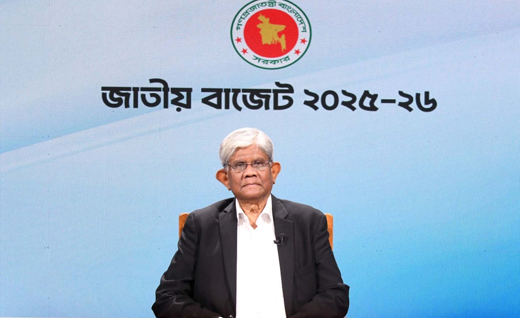 টেলিভিশন ভাষণে ২০২৫-২৬ অর্থ বছরের প্রস্তাবিত বাজেট উপস্থাপন করেন অর্থ উপদেষ্টা সালেহ উদ্দিন আহমেদ।