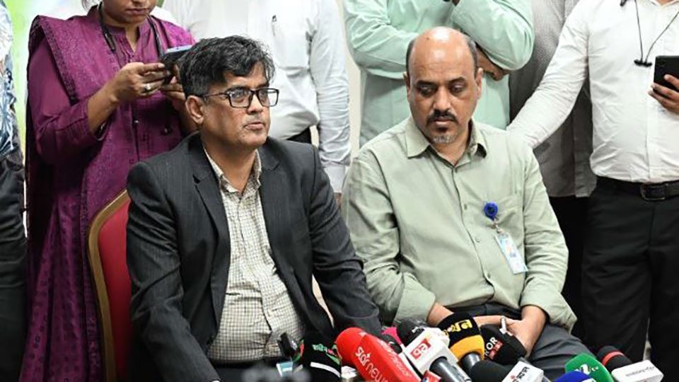 বৃহস্পতিবার উপদেষ্টা পরিষদের সভা শেষে ফরেইন সার্ভিস একাডেমিতে প্রেস ব্রিফিং করেন প্রধান উপদেষ্টার প্রেস সচিব শফিকুল আলম। ছবি : পিআইডি