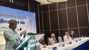 চট্টগ্রামের হোটেল রেডিসনে রবিবার ব্যবসায়ীদের সমন্বয় সভায় বক্তব্য রাখেন এফবিসিসিআইর সাবেক পরিচালক এলপিজি অপারেটরস অ্যাসোসিয়েশন অব বাংলাদেশ সভাপতি আমিরুল হক।
