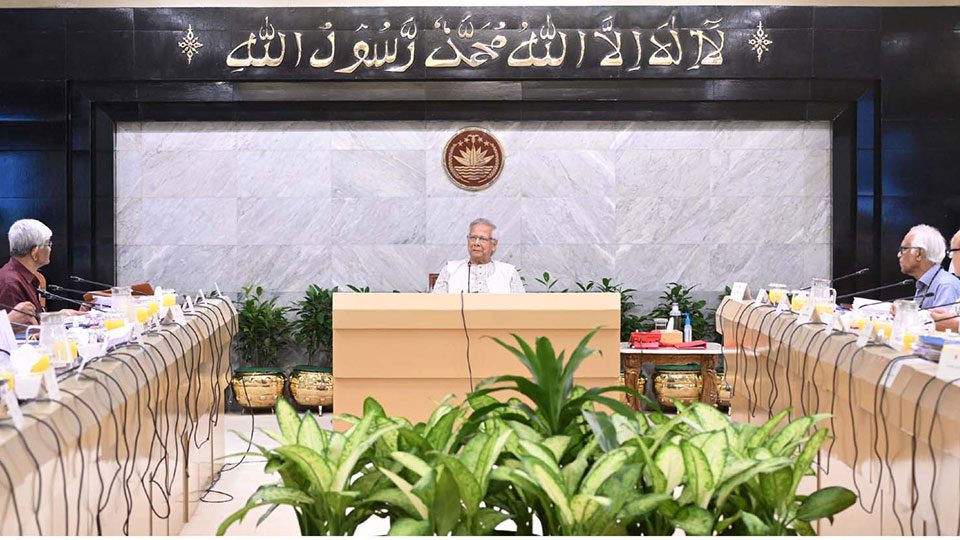 বৃহস্পতিবার উপদেষ্টা পরিষদের সভায় সভাপতিত্ব করেন প্রধান উপদেষ্টা অধ্যাপক মুহাম্মদ ইউনূস। ছবি : পিআইডি