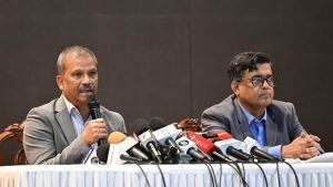 বৃহস্পতিবার ফরেইন সার্ভিস একাডেমিতে সংবাদ সম্মেলনে আইন উপদেষ্টা অধ্যাপক ড. আসিফ নজরুল। ছবি : পিআইডি