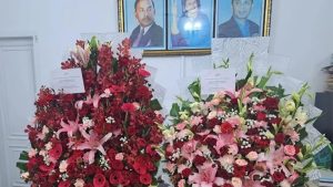 বিএনপি চেয়ারপারসন বেগম খালেদা জিয়ার সুস্থতা কামনা করে দুটি ফুলের তোড়া পাঠিয়েছেন পাকিস্তান প্রধানমন্ত্রী, উপ-প্রধানমন্ত্রী ও পররাষ্ট্রমন্ত্রী। ছবি : সংগৃহীত