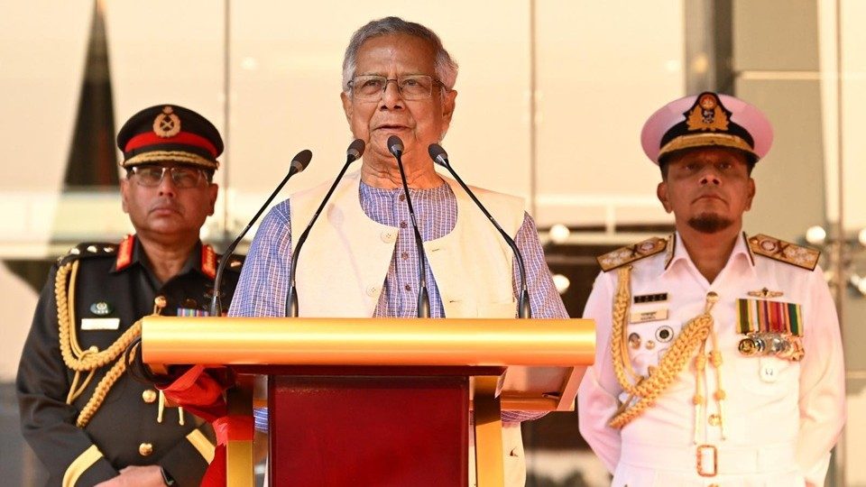 শুক্রবার সশস্ত্র বাহিনী দিবসে সেনাকুঞ্জে আয়োজিত সংবর্ধনা অনুষ্ঠানে বক্তব্য দেন প্রধান উপদেষ্টা ড. মুহাম্মদ ইউনূস। ছবি : প্রধান উপদেষ্টার ফেইসবুক