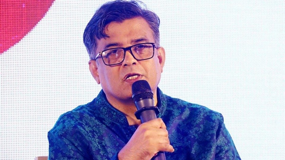 প্রধান উপদেষ্টার প্রেস সচিব শফিকুল আলম শনিবার রাজধানীর একটি হোটেলে আয়োজিত সংলাপে বক্তব্য রাখেন। ছবি : বাসস